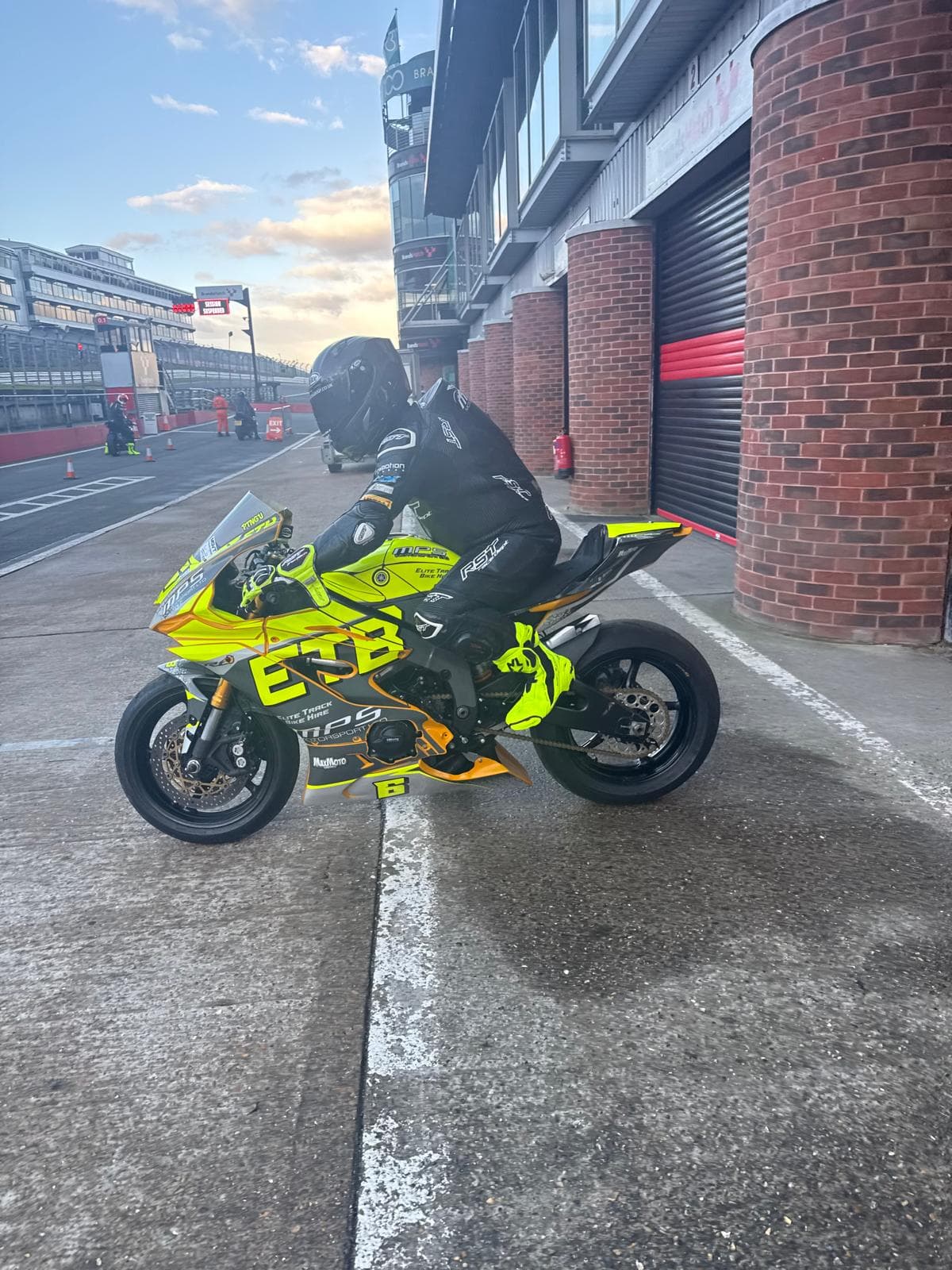 Yamaha R6